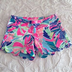 Lilly Pulitzer Scalloped Floral Dress Shorts 2 Like New EUC